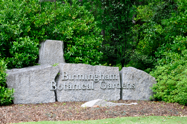 entrance wall to Birmingham Botanical Gardens